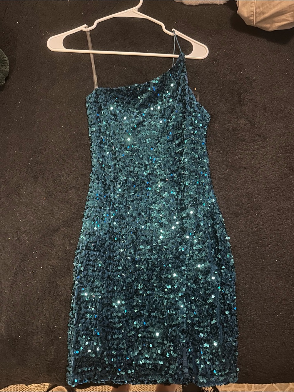 Thin One-Shoulder Green Sequin Dress